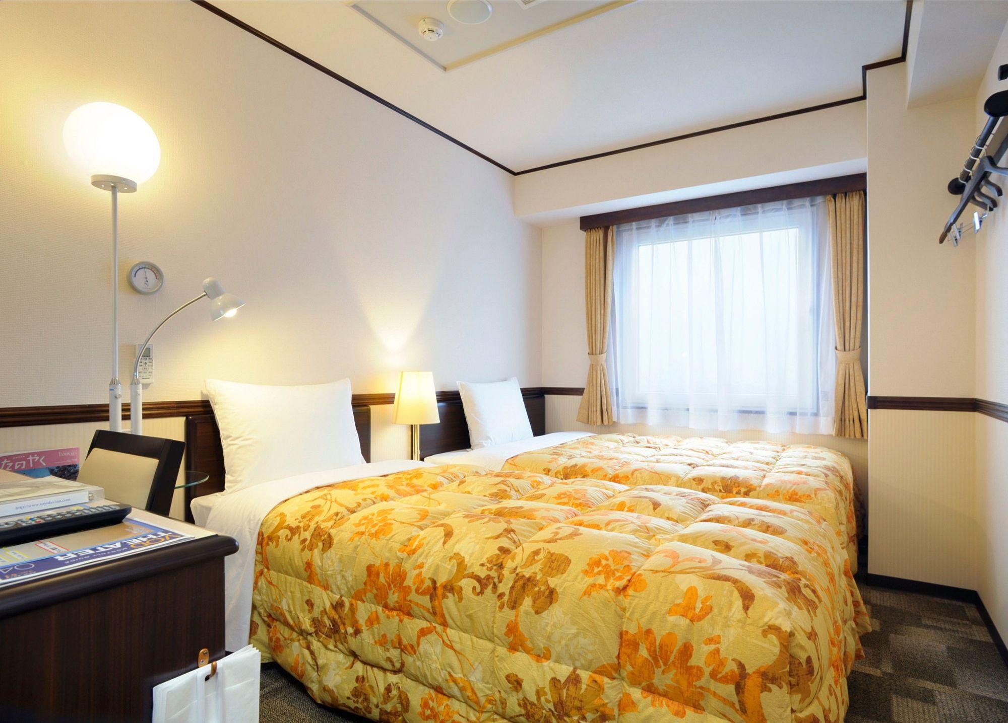 Toyoko Inn Tokyo Eki Yaesu Kita Guchi Exterior foto